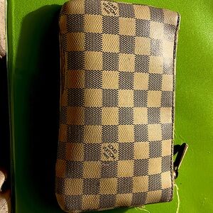 Small/medium cosmetic bag Louis Vuitton  cream color